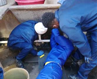 IWSH volunteers make plumbing repairs to Johannesburg homeless shelter